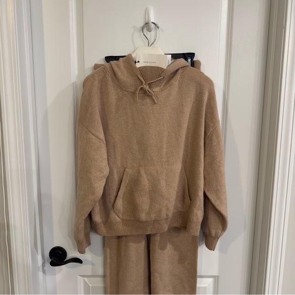 John Elliott Two Tone Cashmere in Camel Almond Pullover - Picture 3 of 13